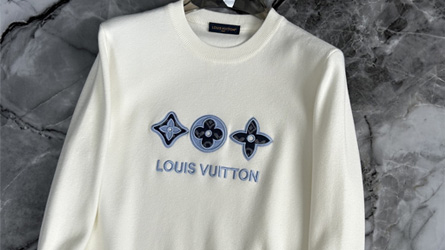 
				Louis Vuitton				Clothes