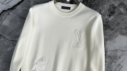 
				Louis Vuitton				Clothes