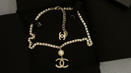 
				Chanel - Diamond & pearl necklace
				Jewelry